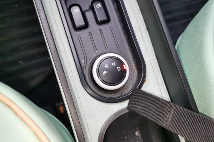 Used Wuling Hongguang MINIEV 2021 Macaron Premium Model – Lithium Iron Phosphate Gear Lever