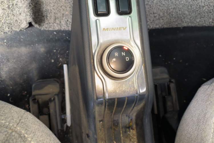 Used Wuling Hongguang MINIEV 2021 Macaron Fashion Model Lithium Iron Phosphate Gear Lever