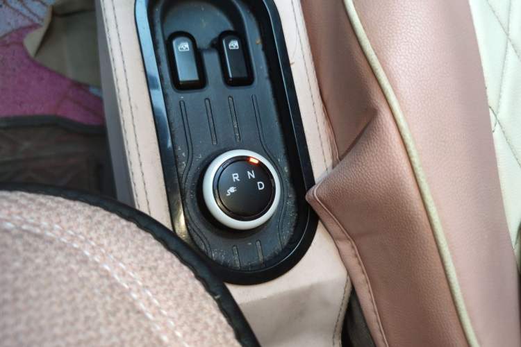 Used Wuling Hongguang MINIEV 2021 Macaron Premium Model – Lithium Iron Phosphate Gear Lever