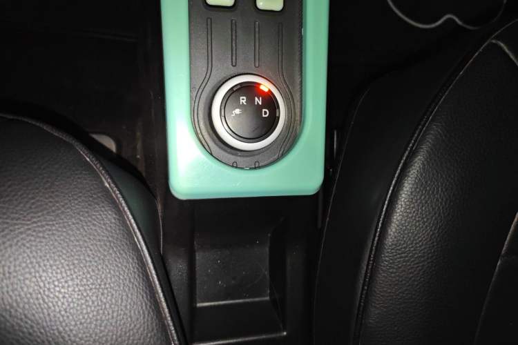 Used Wuling Hongguang MINIEV 2021 Macaron Fashion Model Lithium Iron Phosphate Gear Lever