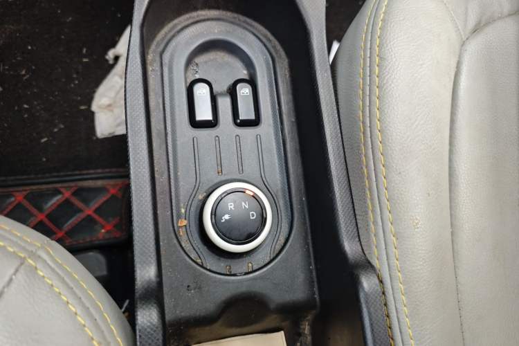 Used Wuling Hongguang MINIEV 2021 Macaron Fashion Model Lithium Iron Phosphate Gear Lever