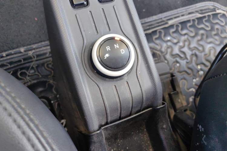 Used Wuling Hongguang MINIEV 2021 Macaron Premium Model – Lithium Iron Phosphate Gear Lever