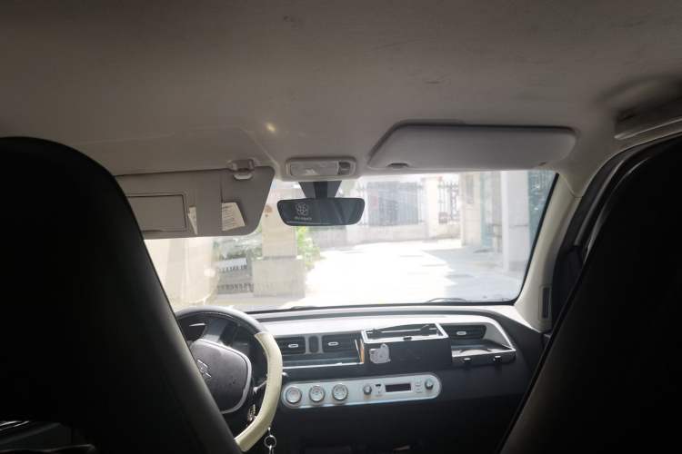 Used Wuling Hongguang MINIEV 2021 Macaron Sandwich Model 170 km Lithium Ternary Headliner