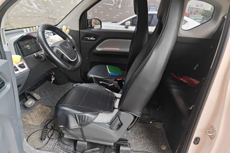 Used Wuling Hongguang MINIEV 2021 Macaron Sandwich Model 170 km Lithium Iron Phosphate Left Rear Seat