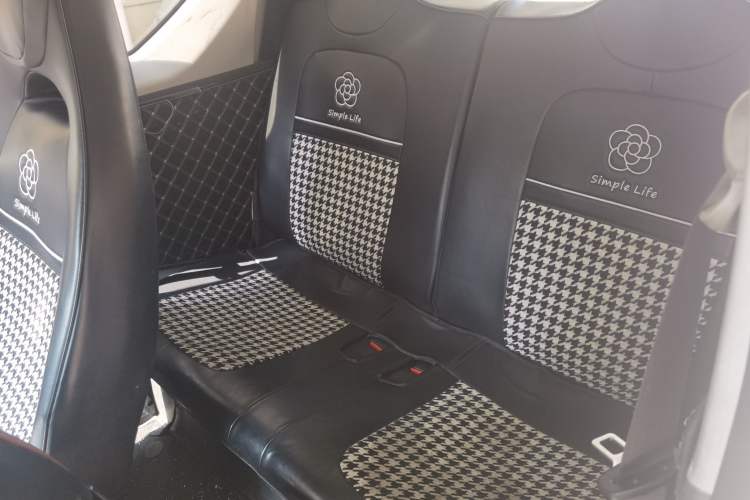 Used Wuling Hongguang MINIEV 2021 Macaron Sandwich Model 170 km Lithium Ternary Left Rear Seat
