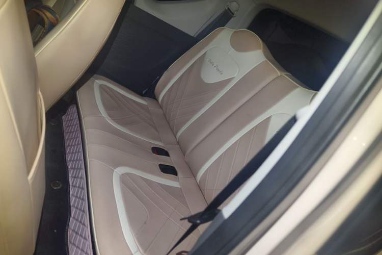 Used Wuling Hongguang MINIEV 2021 Macaron Fashion Model Lithium Iron Phosphate Left Rear Seat