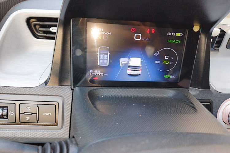 Used Wuling Hongguang MINIEV 2021 Macaron Fashion Model Lithium Iron Phosphate Odometer Close Up