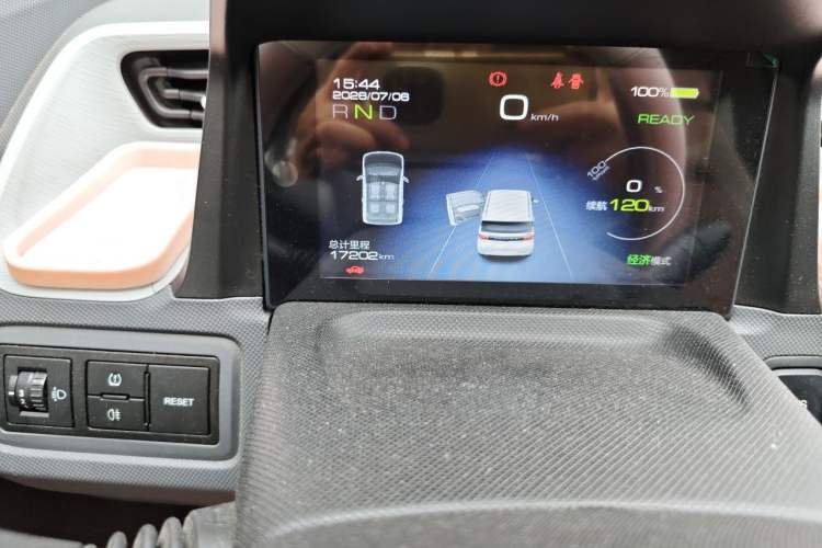 Used Wuling Hongguang MINIEV 2021 Macaron Fashion Model Lithium Iron Phosphate Odometer Close Up