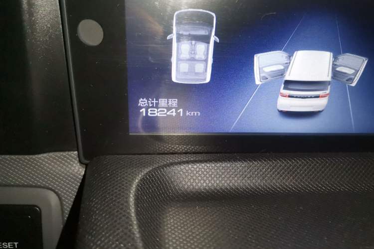 Used Wuling Hongguang MINIEV 2021 Macaron Fashion Model Lithium Iron Phosphate Odometer Close Up