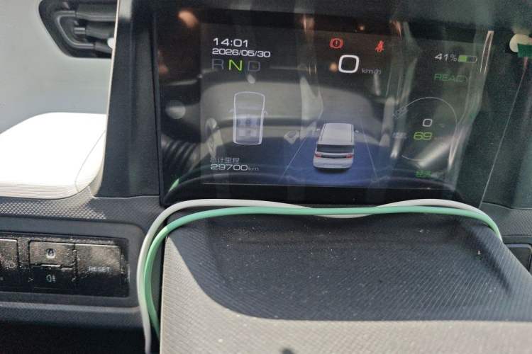 Used Wuling Hongguang MINIEV 2021 Macaron Premium Model – Lithium Iron Phosphate Odometer Close Up
