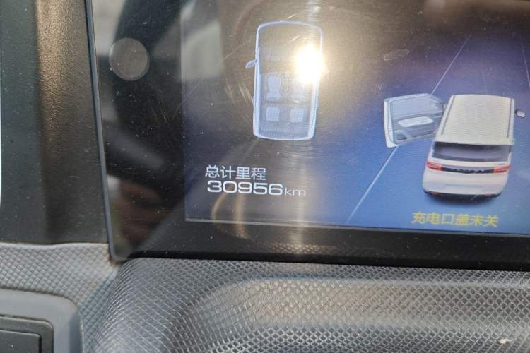 Used Wuling Hongguang MINIEV 2021 Macaron Fashion Edition Lithium-Ion Battery Odometer Close Up