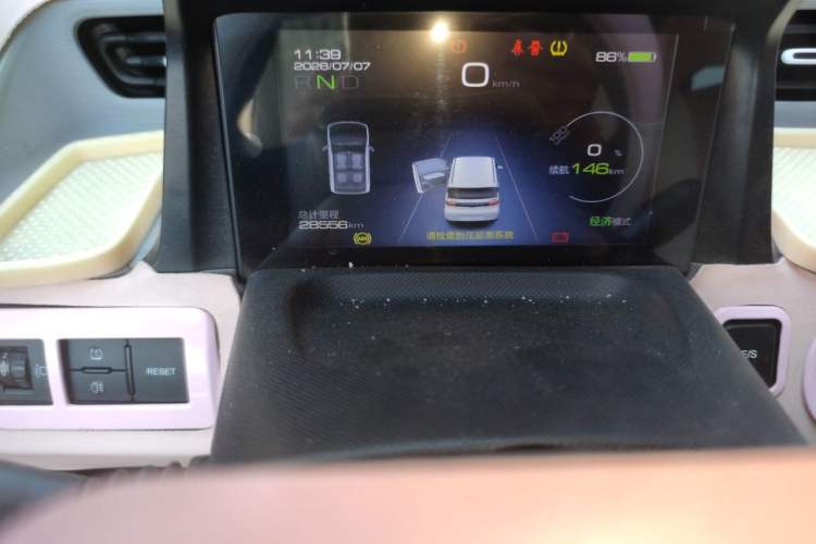 Used Wuling Hongguang MINIEV 2021 Macaron Premium Model – Lithium Iron Phosphate Odometer Close Up