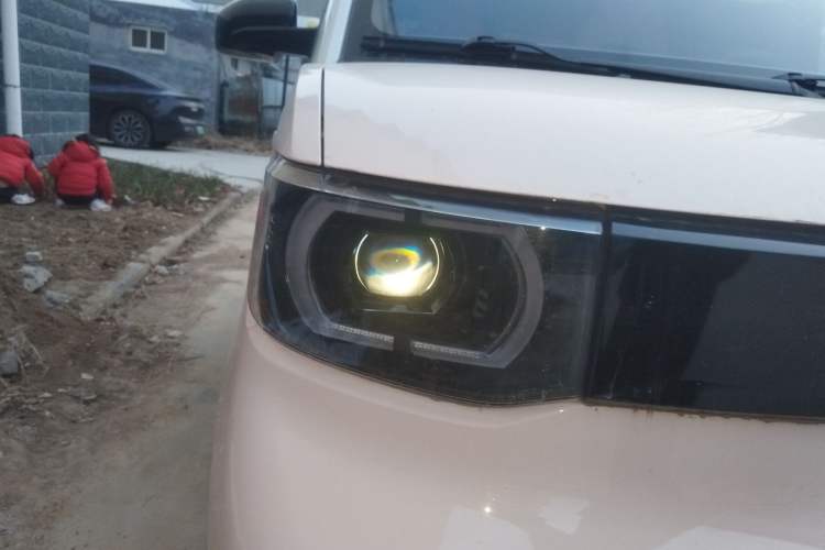 Used Wuling Hongguang MINIEV 2021 Macaron Premium Model – Lithium Iron Phosphate Right Front Headlight
