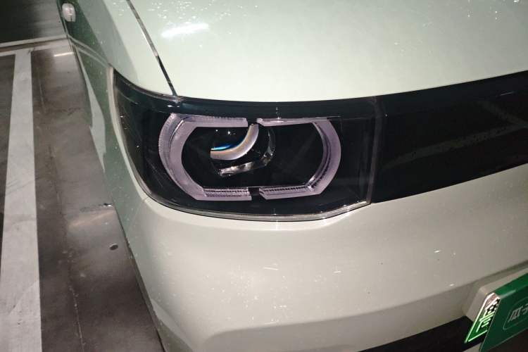 Used Wuling Hongguang MINIEV 2021 Macaron Premium Model – Lithium Iron Phosphate Right Front Headlight