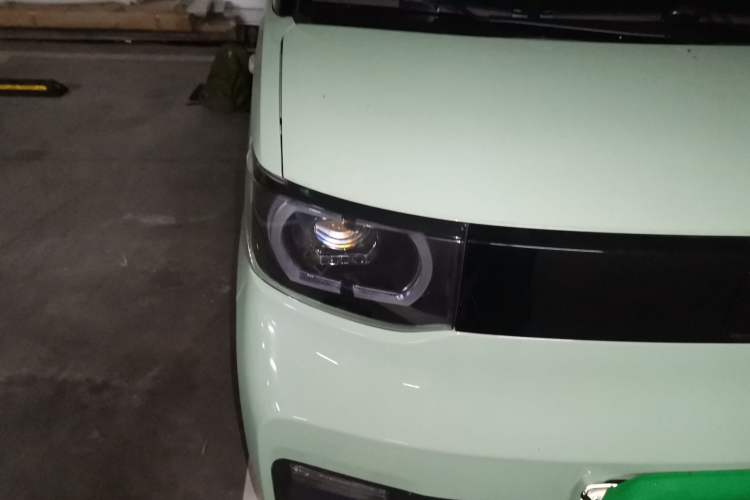 Used Wuling Hongguang MINIEV 2021 Macaron Fashion Model Lithium Iron Phosphate Right Front Headlight