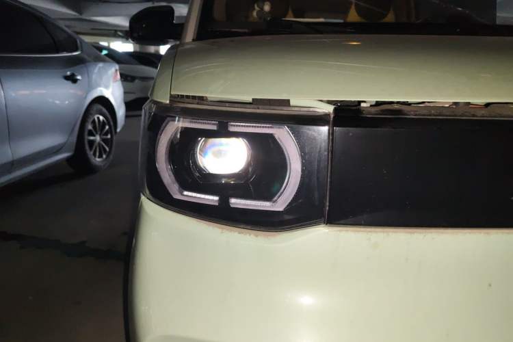 Used Wuling Hongguang MINIEV 2021 Macaron Fashion Edition Lithium-Ion Battery Right Front Headlight