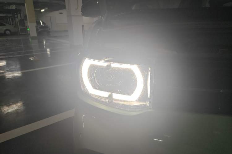 Used Wuling Hongguang MINIEV 2021 Macaron Sandwich Model 170 km Lithium Iron Phosphate Right Front Headlight