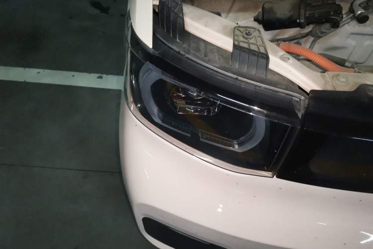 Used Wuling Hongguang MINIEV 2021 Macaron Premium Model – Lithium-NMC Right Front Headlight