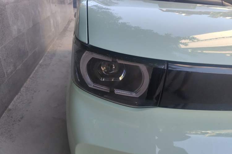 Used Wuling Hongguang MINIEV 2021 Macaron Premium Model – Lithium-NMC Right Front Headlight