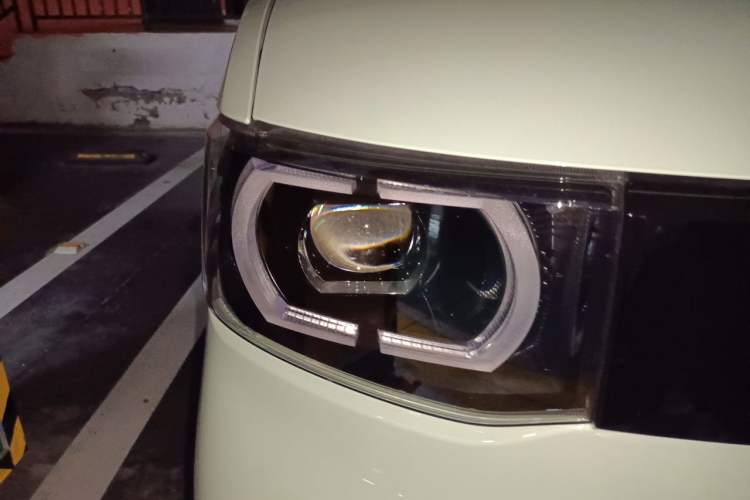 Used Wuling Hongguang MINIEV 2021 Macaron Premium Model – Lithium Iron Phosphate Right Front Headlight