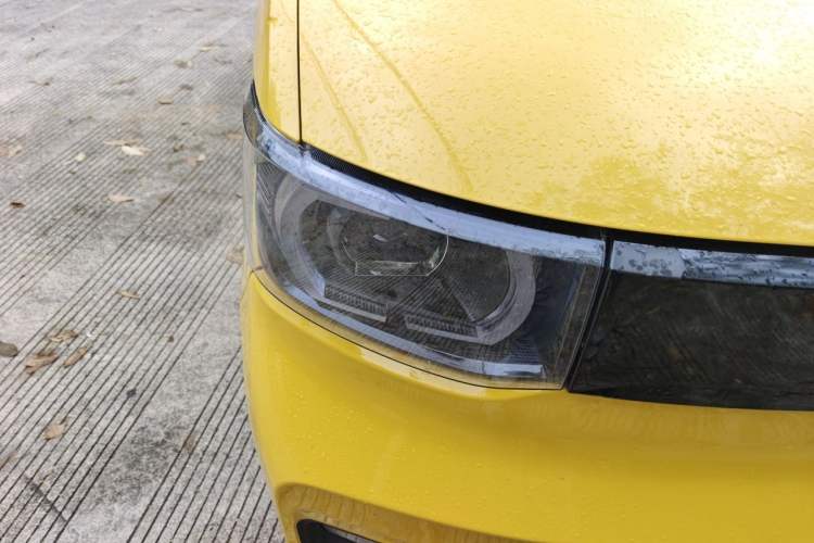 Used Wuling Hongguang MINIEV 2021 Macaron Premium Model – Lithium-NMC Right Front Headlight