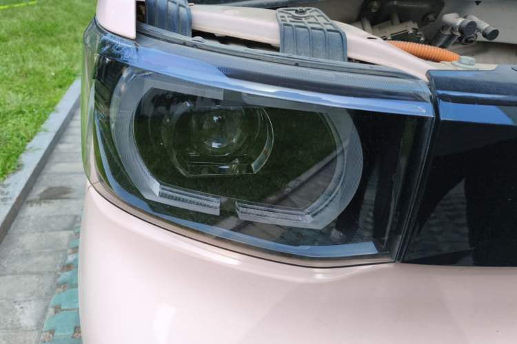 Used Wuling Hongguang MINIEV 2021 Macaron Premium Model – Lithium Iron Phosphate Right Front Headlight