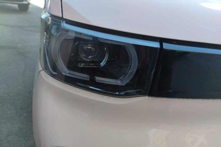 Used Wuling Hongguang MINIEV 2021 Macaron Premium Model – Lithium Iron Phosphate Right Front Headlight