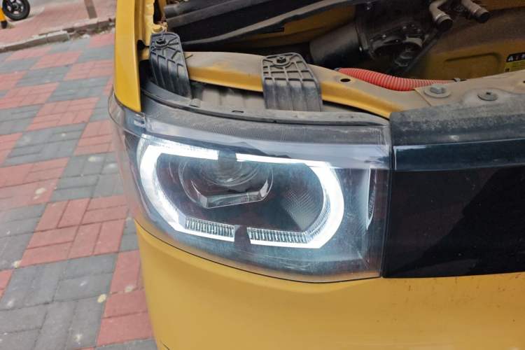 Used Wuling Hongguang MINIEV 2021 Macaron Fashion Model Lithium Iron Phosphate Right Front Headlight