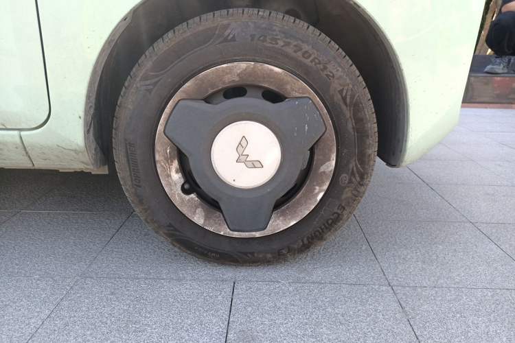 Used Wuling Hongguang MINIEV 2021 Macaron Fashion Edition Lithium-Ion Battery Right Front Wheel Hub