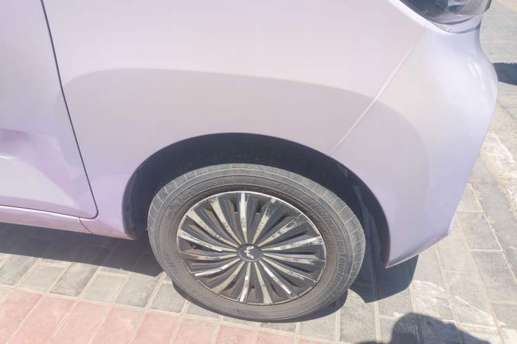 Used Wuling Hongguang MINIEV 2021 Macaron Fashion Model Lithium Iron Phosphate Right Front Wheel Hub