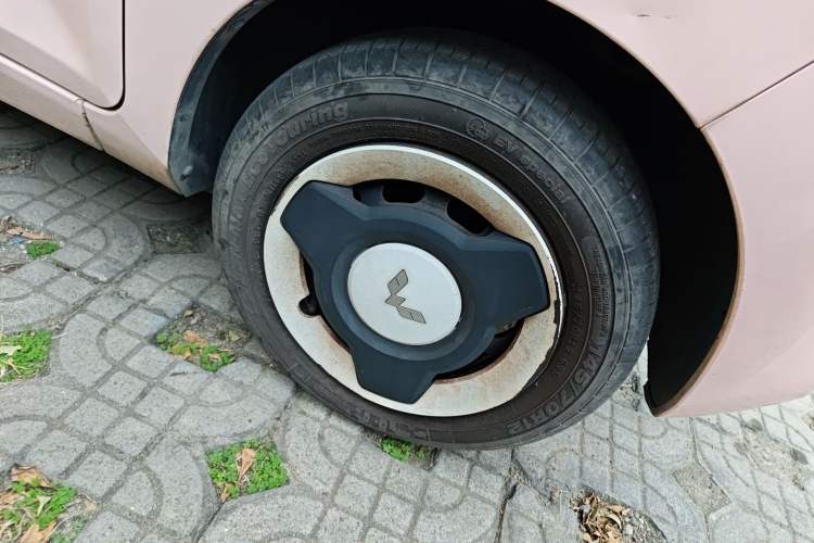 Used Wuling Hongguang MINIEV 2021 Macaron Fashion Model Lithium Iron Phosphate Right Front Wheel Hub