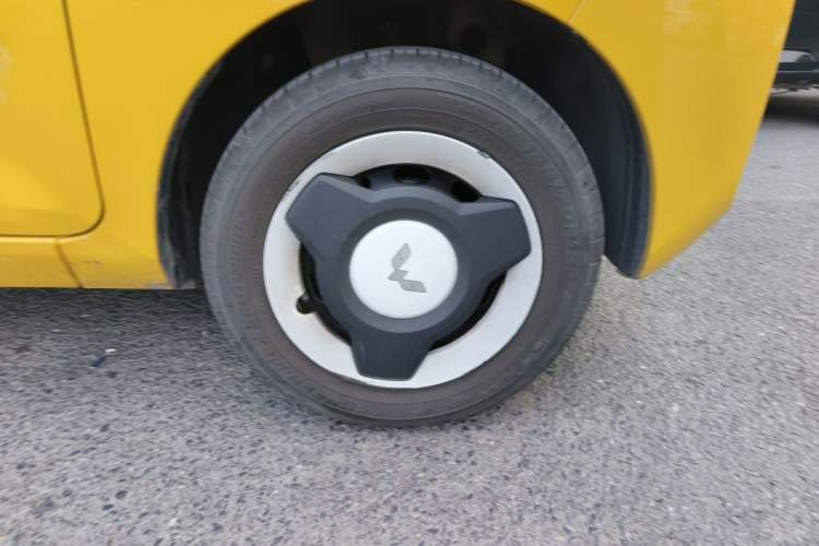 Used Wuling Hongguang MINIEV 2021 Macaron Premium Model – Lithium Iron Phosphate Right Front Wheel Hub