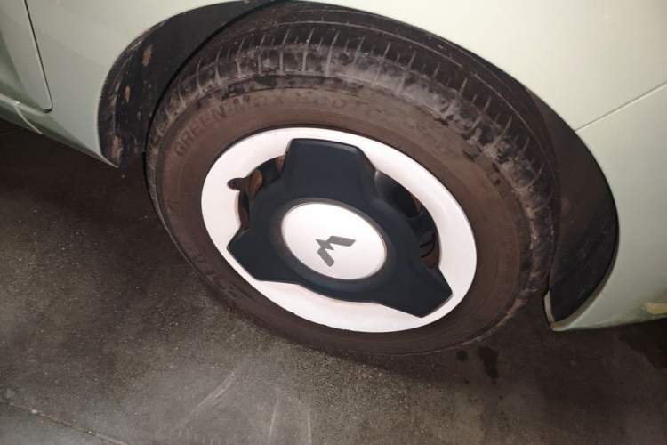 Used Wuling Hongguang MINIEV 2021 Macaron Premium Model – Lithium Iron Phosphate Right Front Wheel Hub