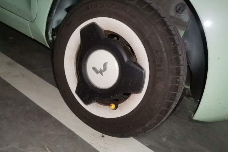 Used Wuling Hongguang MINIEV 2021 Macaron Fashion Model Lithium Iron Phosphate Right Front Wheel Hub