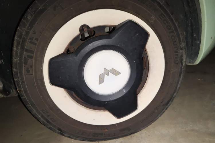 Used Wuling Hongguang MINIEV 2021 Macaron Fashion Edition Lithium-Ion Battery Right Front Wheel Hub