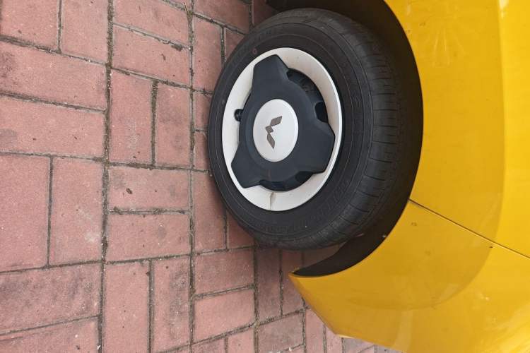 Used Wuling Hongguang MINIEV 2021 Macaron Fashion Model Lithium Iron Phosphate Right Front Wheel Hub