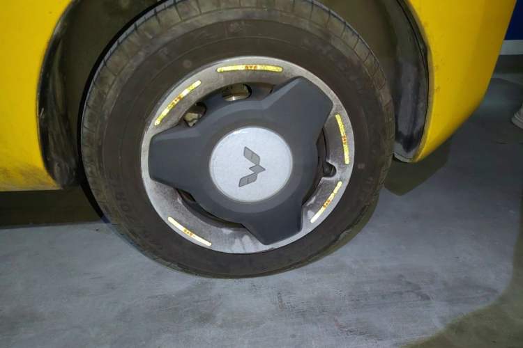 Used Wuling Hongguang MINIEV 2021 Macaron Premium Model – Lithium Iron Phosphate Right Front Wheel Hub