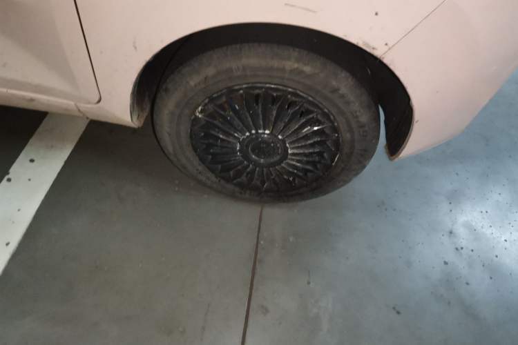 Used Wuling Hongguang MINIEV 2021 Macaron Premium Model – Lithium-NMC Right Front Wheel Hub