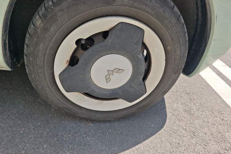 Used Wuling Hongguang MINIEV 2021 Macaron Premium Model – Lithium Iron Phosphate Right Front Wheel Hub