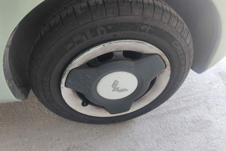 Used Wuling Hongguang MINIEV 2021 Macaron Premium Model – Lithium-NMC Right Front Wheel Hub
