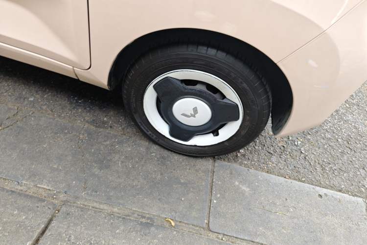 Used Wuling Hongguang MINIEV 2021 Macaron Premium Model – Lithium Iron Phosphate Right Front Wheel Hub