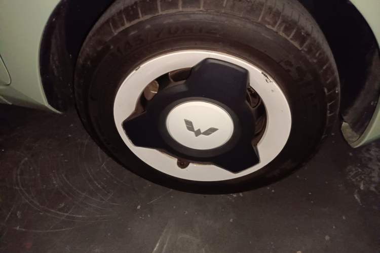Used Wuling Hongguang MINIEV 2021 Macaron Premium Model – Lithium Iron Phosphate Right Front Wheel Hub