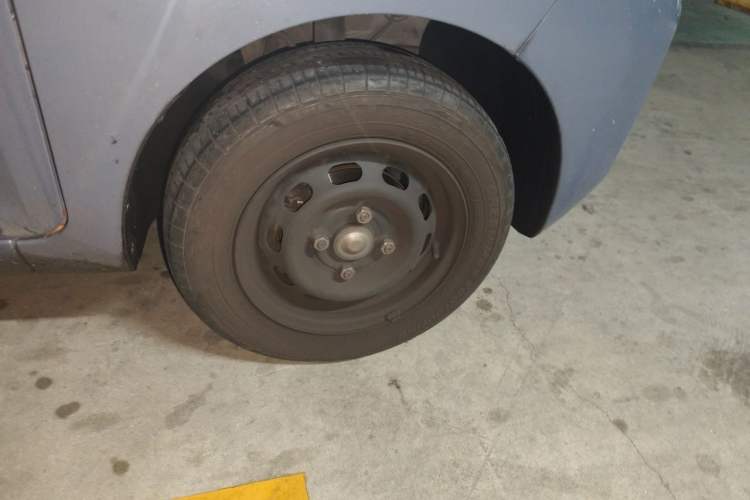 Used Wuling Hongguang MINIEV 2021 Macaron Premium Model – Lithium Iron Phosphate Right Front Wheel Hub