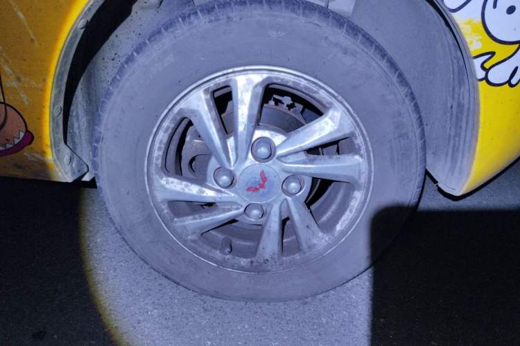 Used Wuling Hongguang MINIEV 2021 Macaron Fashion Model Lithium Iron Phosphate Right Front Wheel Hub