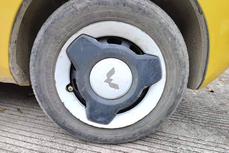 Used Wuling Hongguang MINIEV 2021 Macaron Premium Model – Lithium-NMC Right Front Wheel Hub