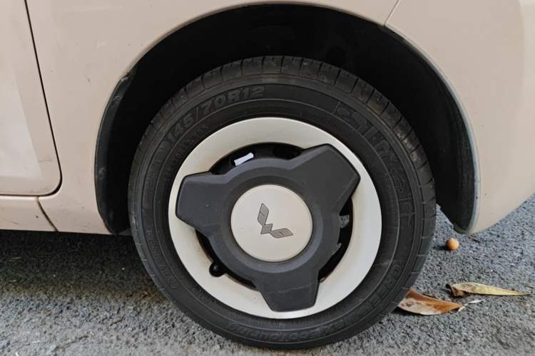Used Wuling Hongguang MINIEV 2021 Macaron Premium Model – Lithium Iron Phosphate Right Front Wheel Hub