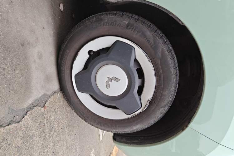 Used Wuling Hongguang MINIEV 2021 Macaron Fashion Edition Lithium-Ion Battery Right Front Wheel Hub