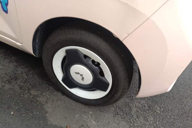 Used Wuling Hongguang MINIEV 2021 Macaron Premium Model – Lithium Iron Phosphate Right Front Wheel Hub