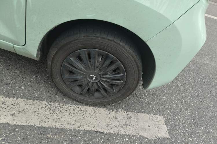 Used Wuling Hongguang MINIEV 2021 Macaron Fashion Model Lithium Iron Phosphate Right Front Wheel Hub