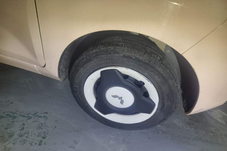 Used Wuling Hongguang MINIEV 2021 Macaron Fashion Model Lithium Iron Phosphate Right Front Wheel Hub